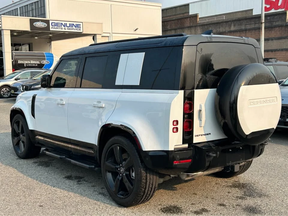 2025 Land Rover Defender L663 - Image 9 of 16