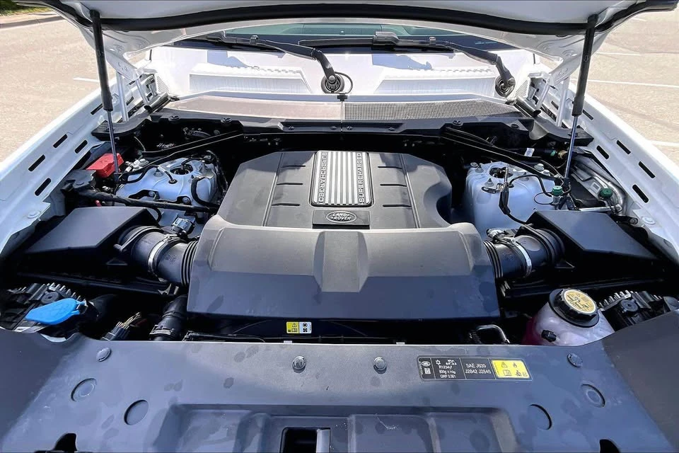 2025 Land Rover Defender L663 - Image 15 of 16