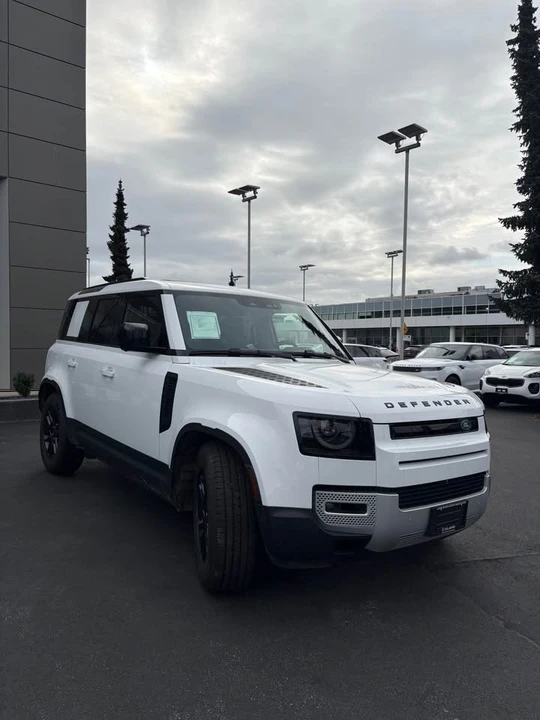 2025 Land Rover Defender L663 - Image 3 of 16