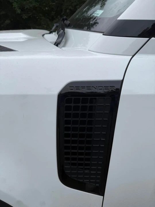 2025 Land Rover Defender L663 - Image 12 of 19