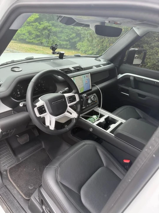 2025 Land Rover Defender L663 - Image 11 of 19