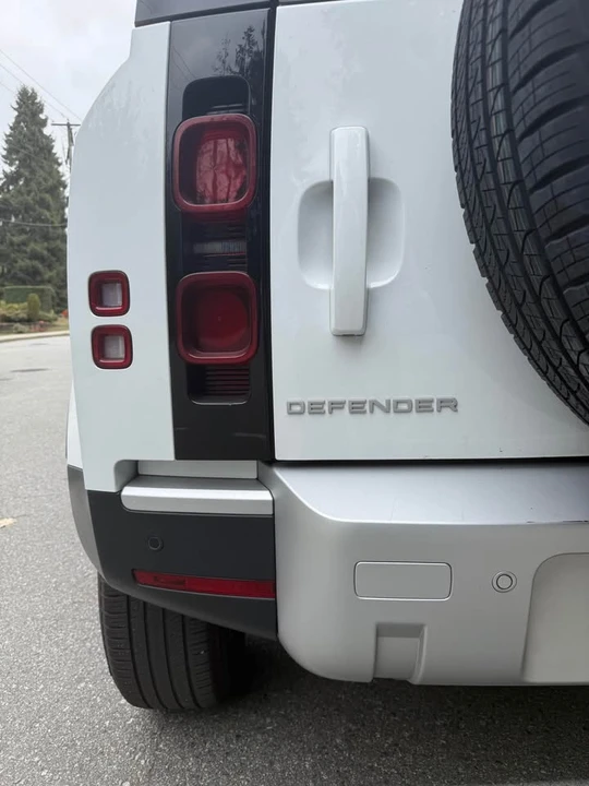 2025 Land Rover Defender L663 - Image 9 of 19