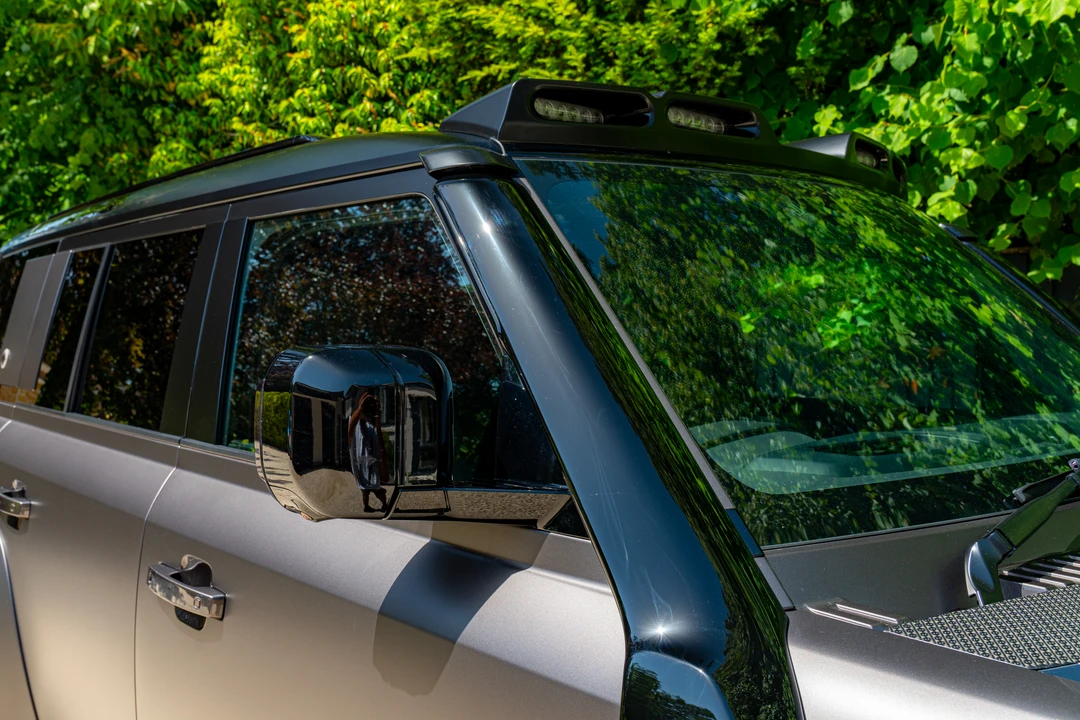2025 Land Rover Defender Octa - Image 10 of 31
