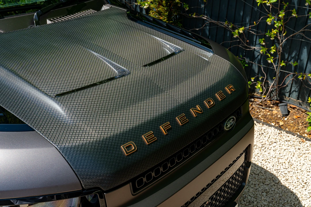 2025 Land Rover Defender Octa - Image 11 of 31