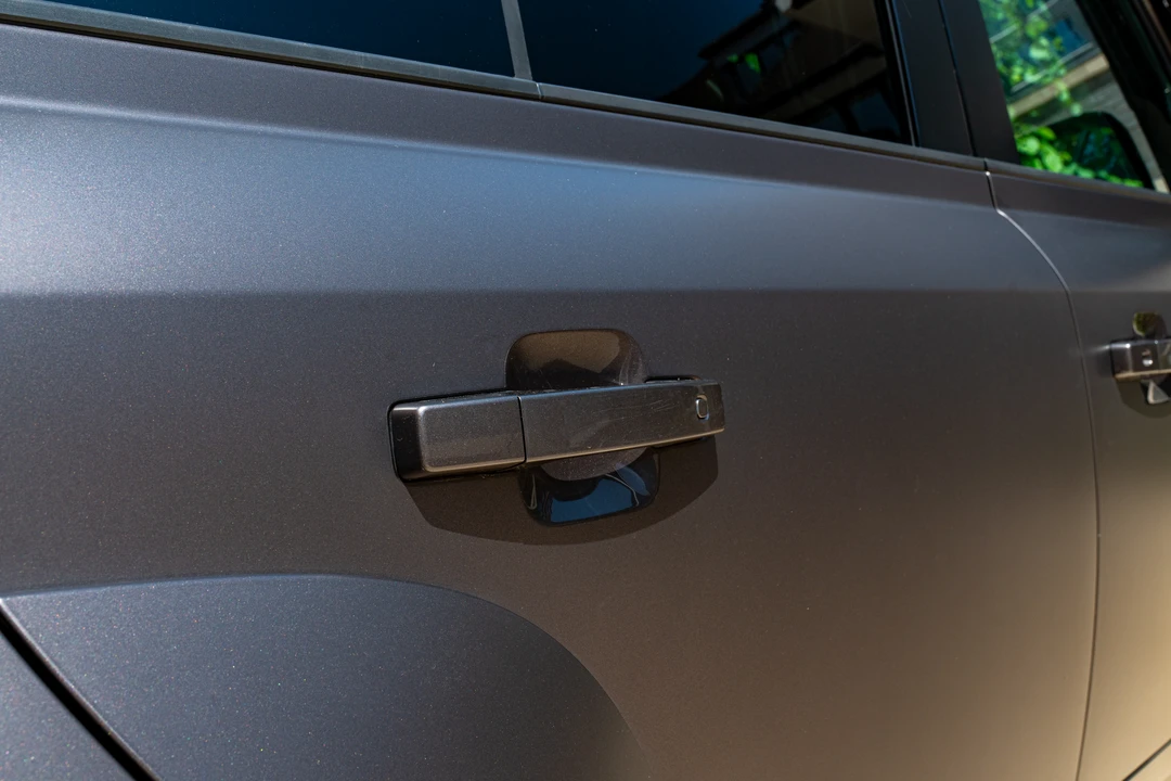 2025 Land Rover Defender Octa - Image 14 of 31