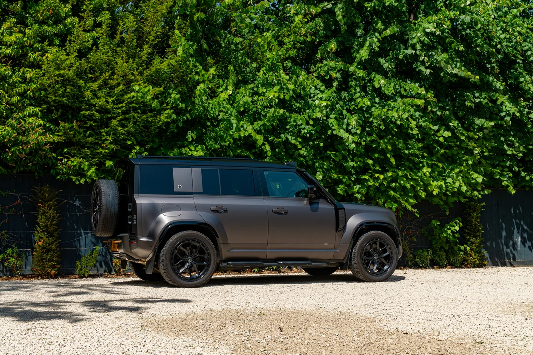 2025 Land Rover Defender Octa - Image 5 of 31