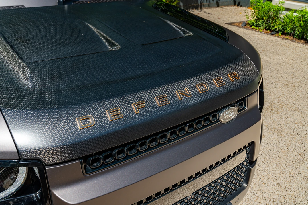 2025 Land Rover Defender Octa - Image 16 of 31