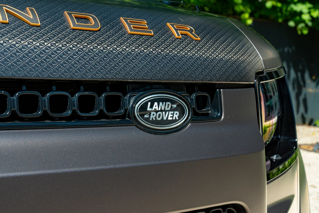 2025 Land Rover Defender Octa - Image 17 of 31