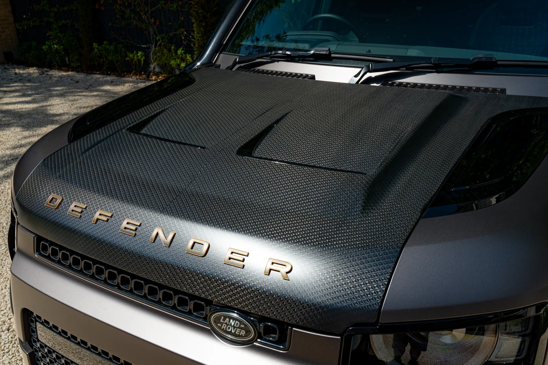 2025 Land Rover Defender Octa - Image 18 of 31