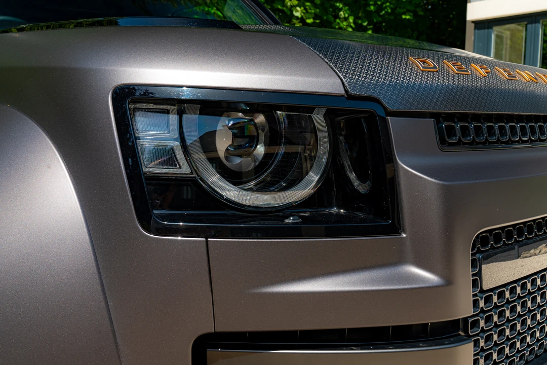 2025 Land Rover Defender Octa - Image 19 of 31