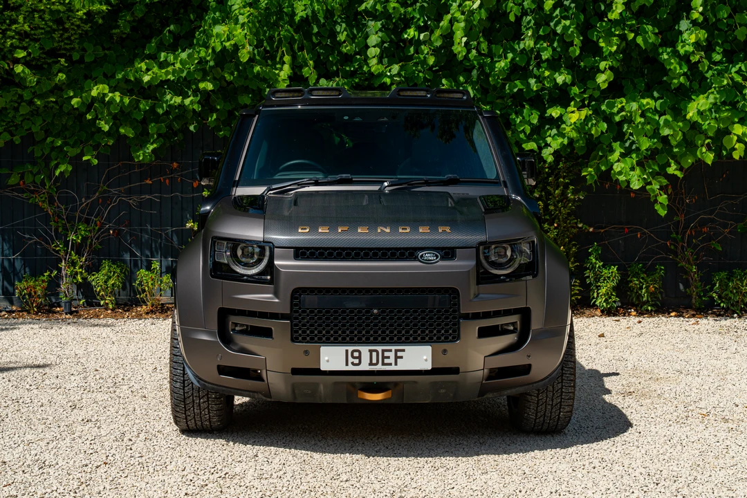 2025 Land Rover Defender Octa - Image 9 of 31