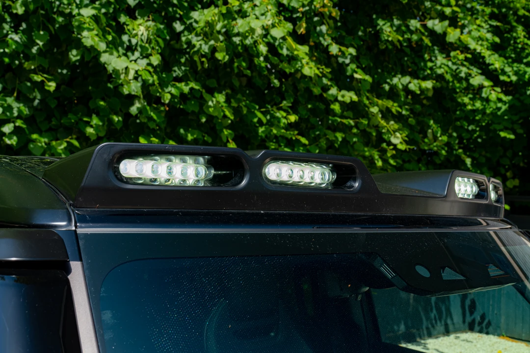 2025 Land Rover Defender Octa - Image 25 of 31