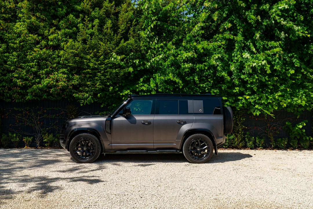 2025 Land Rover Defender Octa - Image 7 of 31