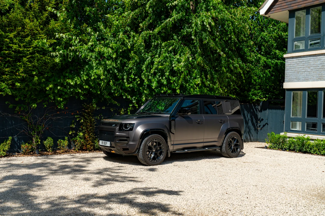 2025 Land Rover Defender Octa - Image 8 of 31
