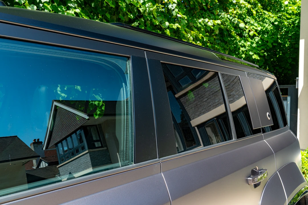 2025 Land Rover Defender Octa - Image 29 of 31