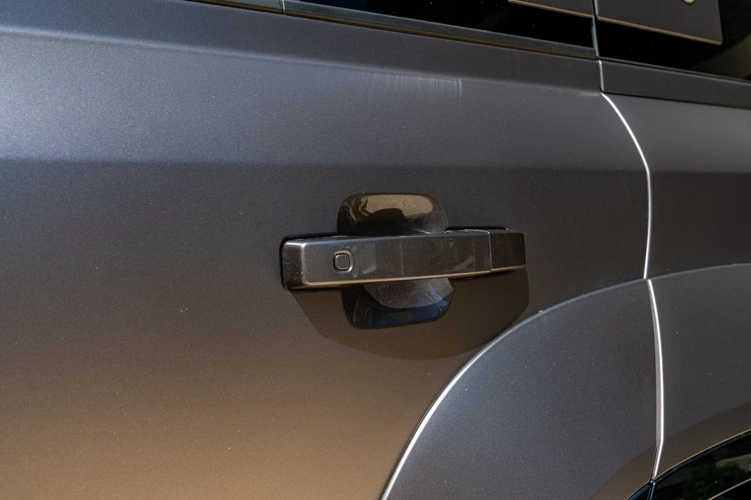 2025 Land Rover Defender Octa - Image 30 of 31