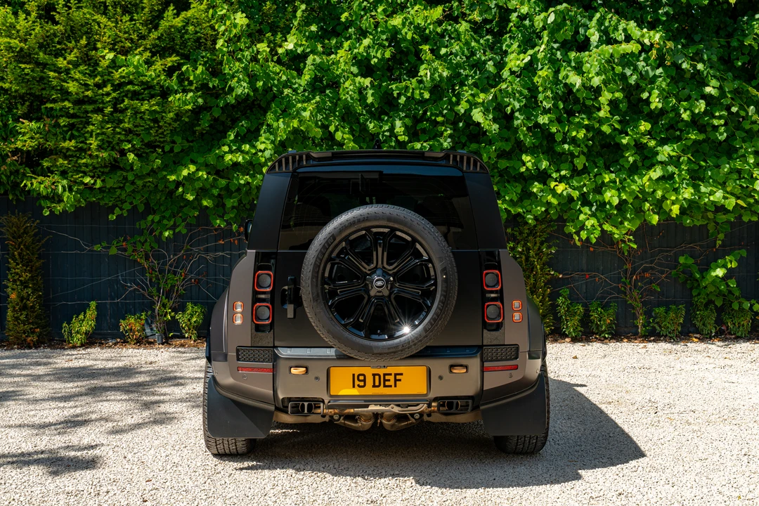 2025 Land Rover Defender Octa - Image 6 of 31