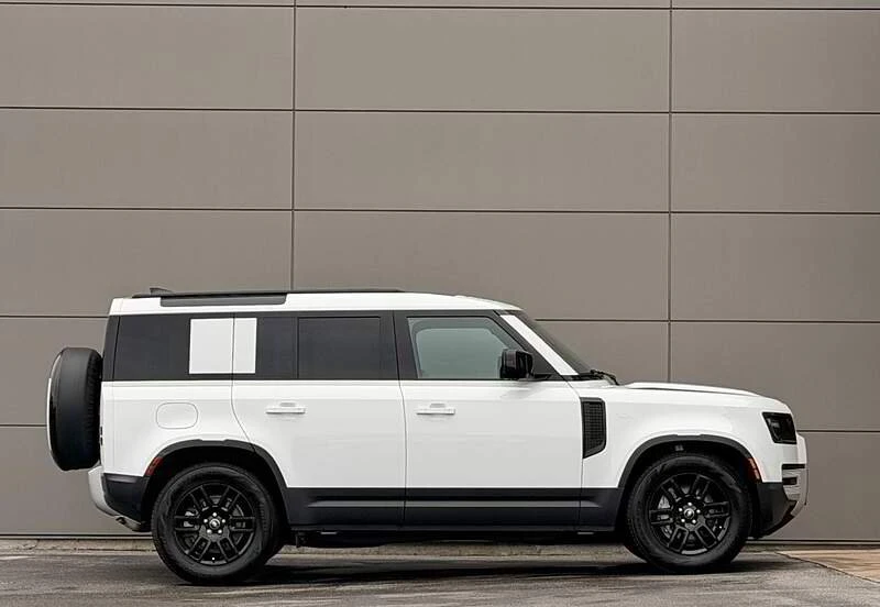 2025 Land Rover Defender L663 - Image 7 of 19