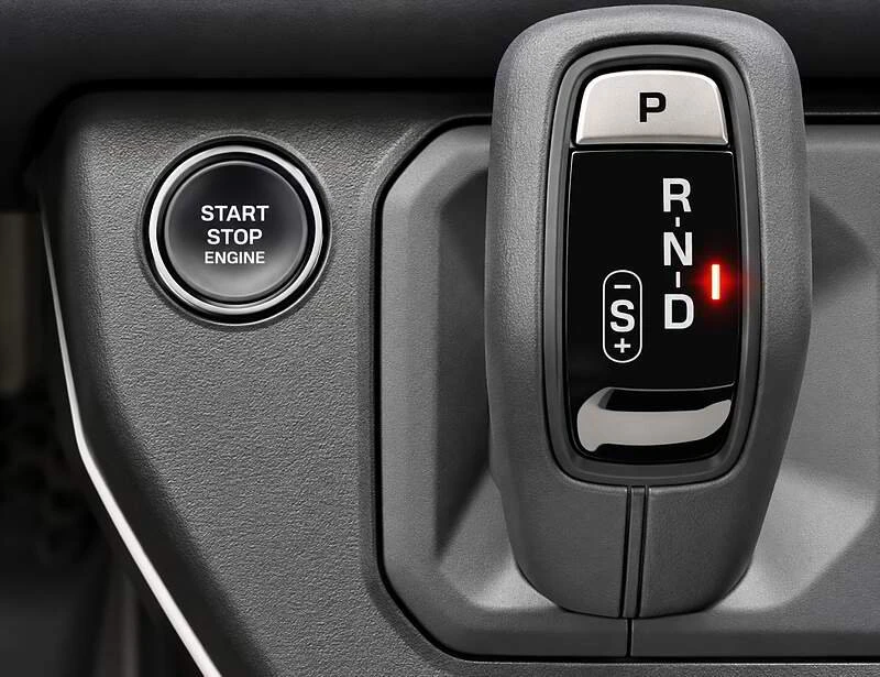 2025 Land Rover Defender L663 - Image 15 of 19
