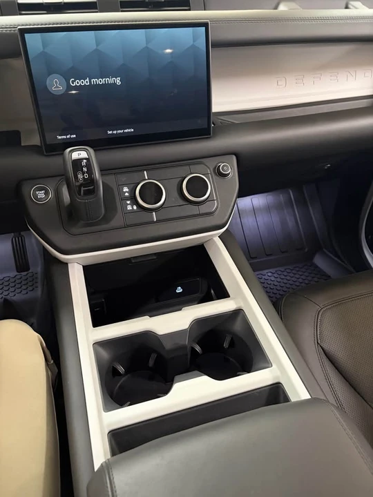 2025 Land Rover Defender L663 - Image 15 of 17