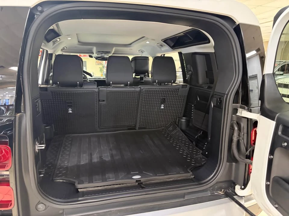 2025 Land Rover Defender L663 - Image 8 of 17