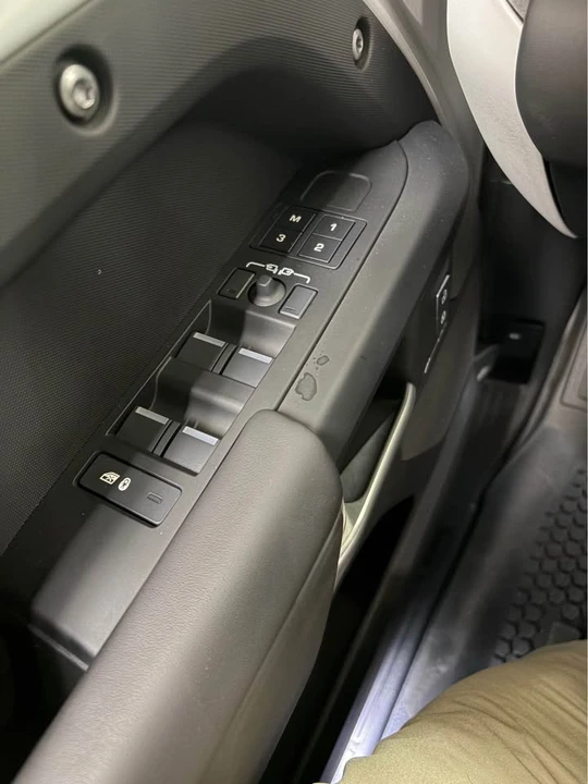 2025 Land Rover Defender L663 - Image 16 of 17