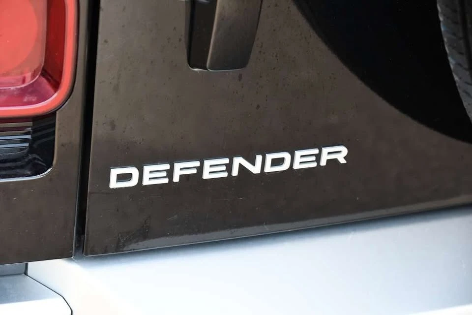 2025 Land Rover Defender L663 - Image 10 of 20
