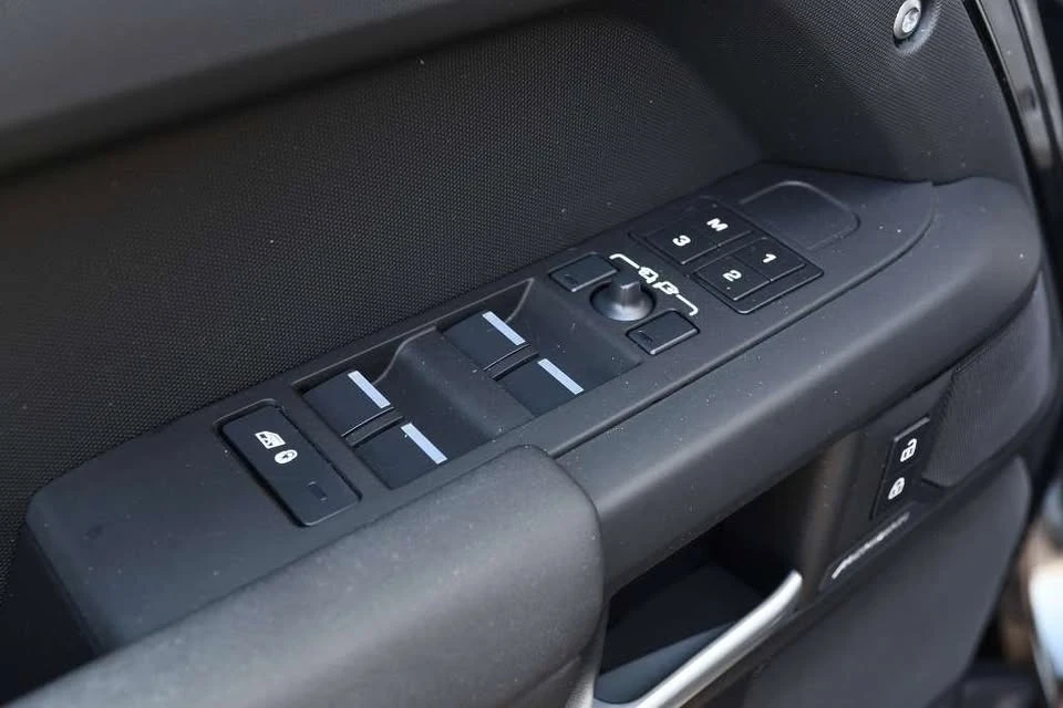 2025 Land Rover Defender L663 - Image 13 of 20