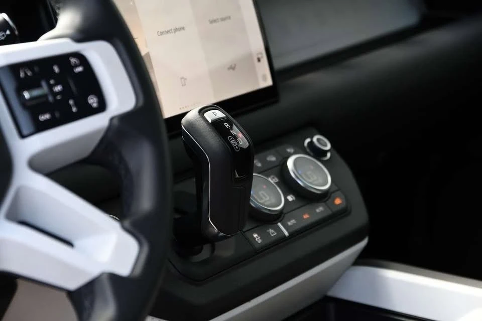 2025 Land Rover Defender L663 - Image 12 of 20