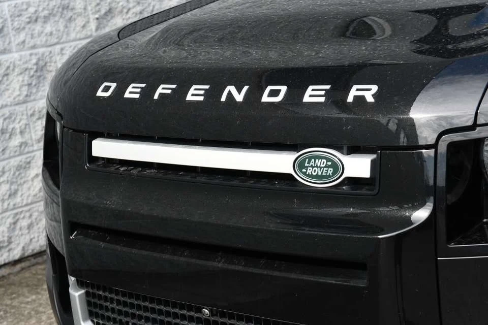 2025 Land Rover Defender L663 - Image 9 of 20