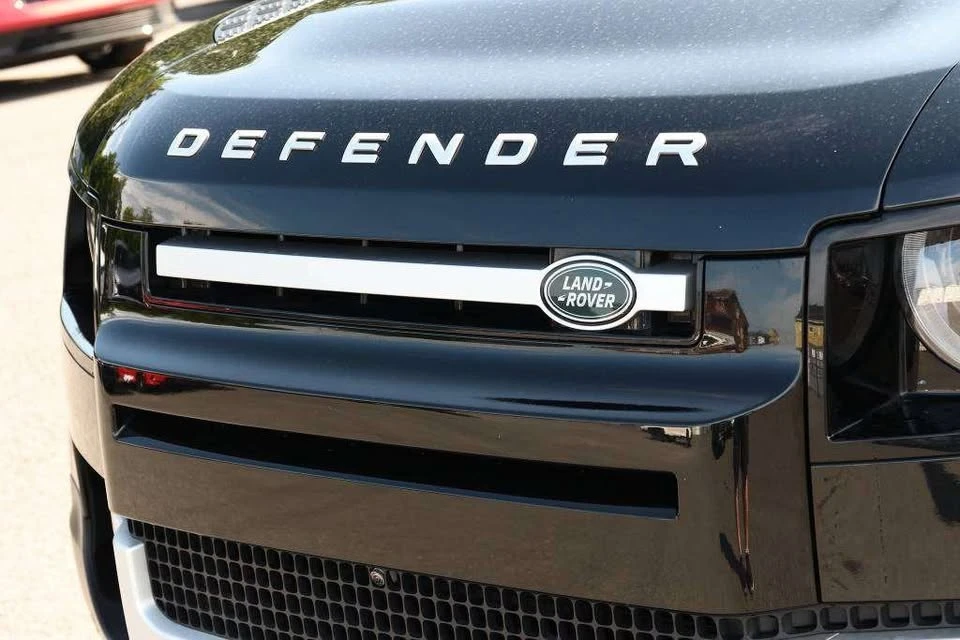 2025 Land Rover Defender L663 - Image 10 of 20