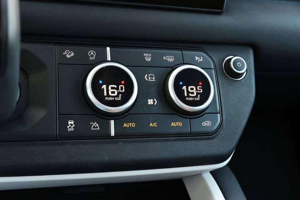 2025 Land Rover Defender L663 - Image 20 of 20