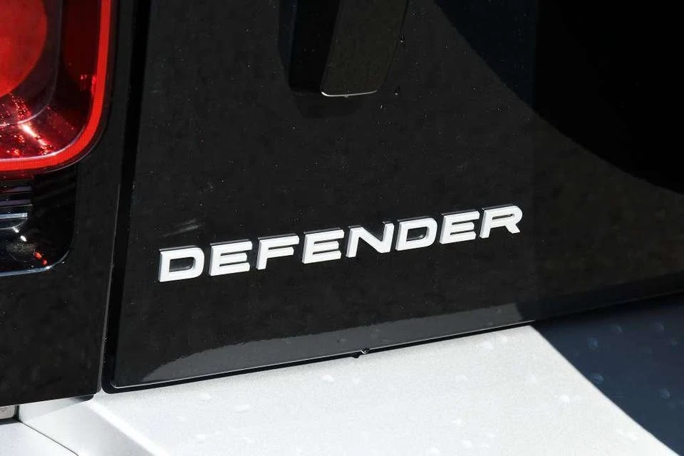 2025 Land Rover Defender L663 - Image 11 of 20
