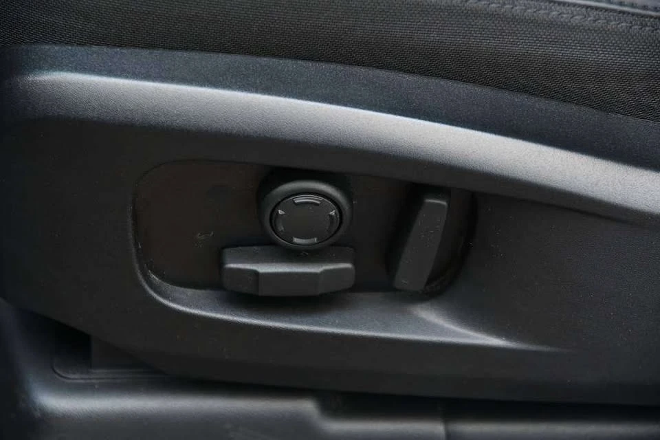 2025 Land Rover Defender L663 - Image 15 of 20