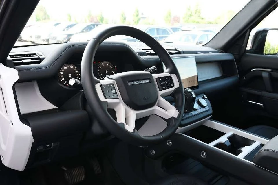 2025 Land Rover Defender L663 - Image 12 of 20