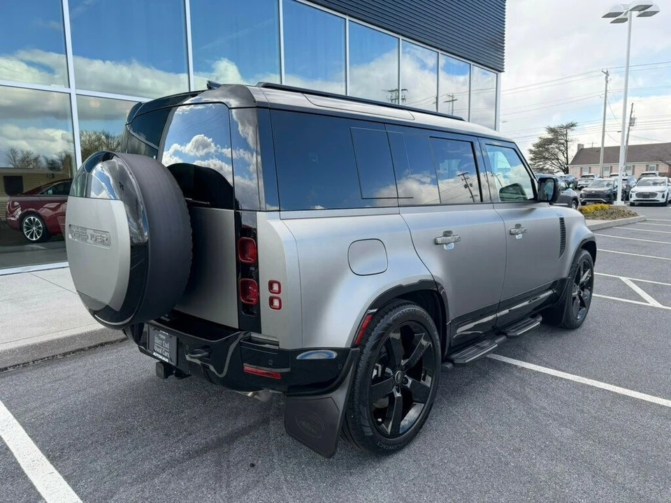 2025 Land Rover Defender L663 - Image 2 of 12