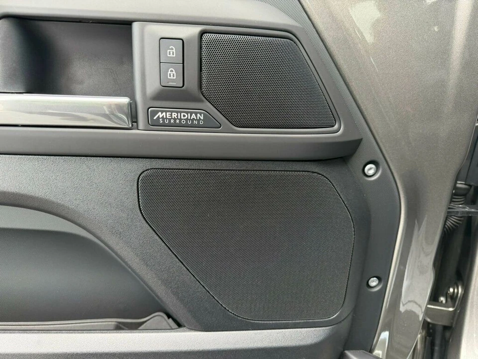 2025 Land Rover Defender L663 - Image 11 of 12