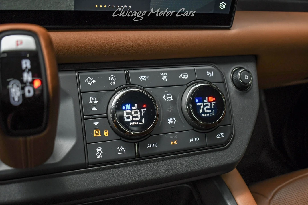 2025 Land Rover Defender Octa - Image 20 of 31