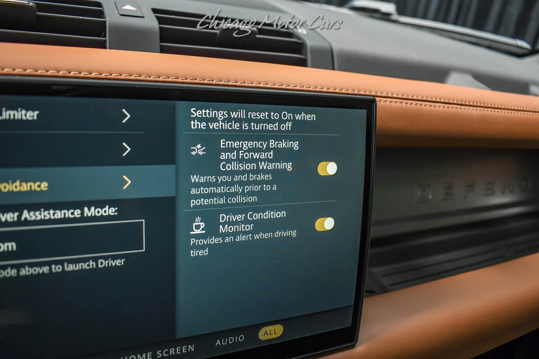 2025 Land Rover Defender Octa - Image 18 of 31