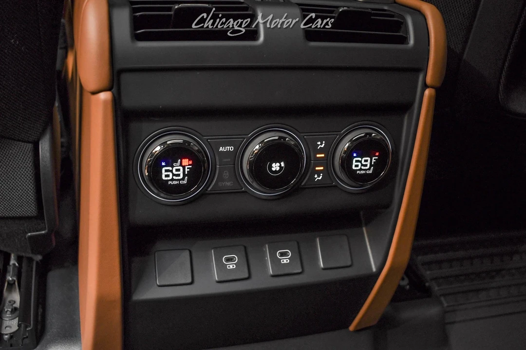 2025 Land Rover Defender Octa - Image 29 of 31