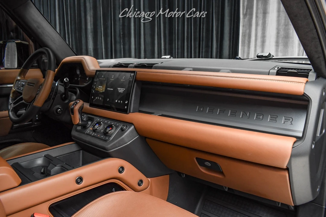 2025 Land Rover Defender Octa - Image 26 of 31