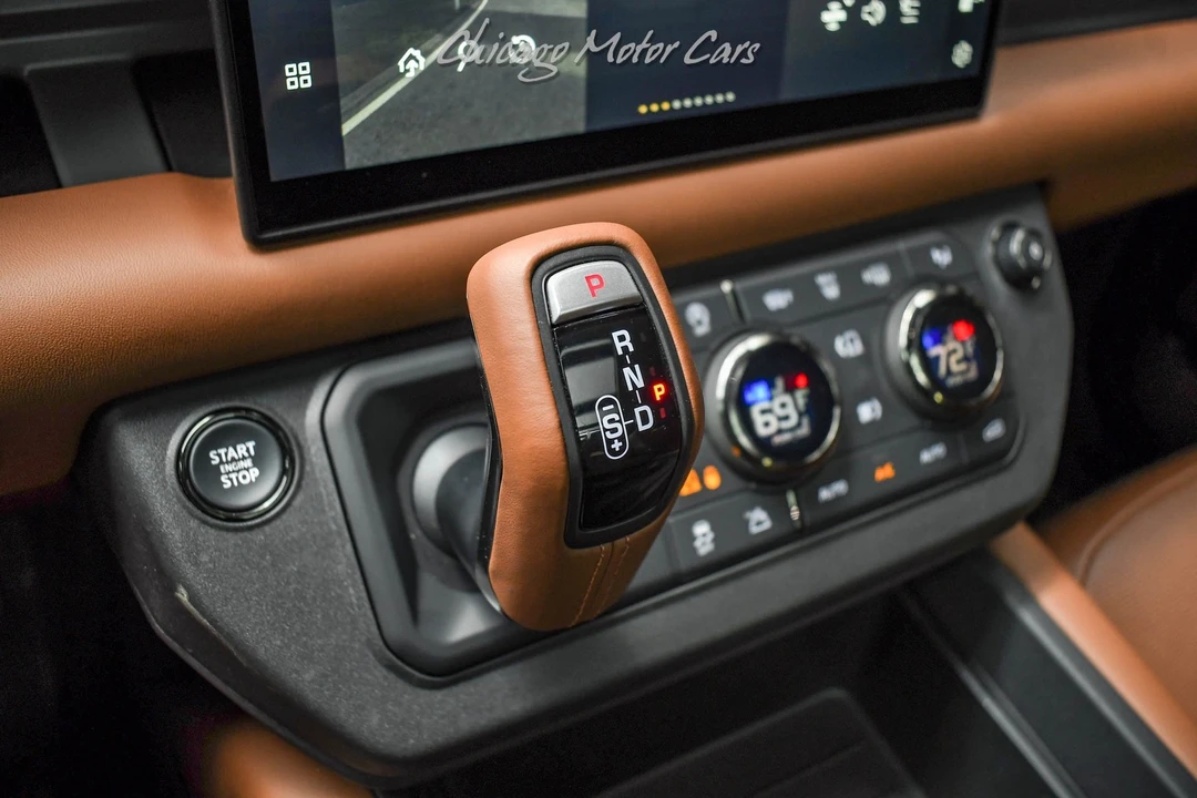 2025 Land Rover Defender Octa - Image 19 of 31