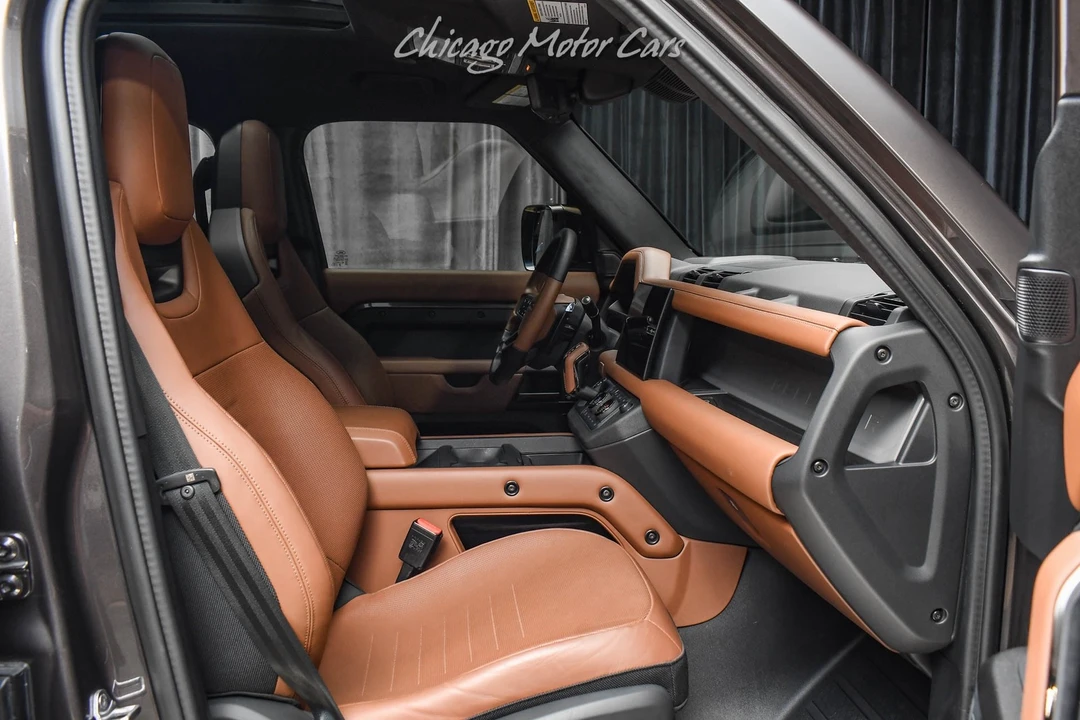 2025 Land Rover Defender Octa - Image 25 of 31