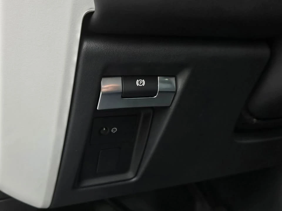 2025 Land Rover Defender L663 - Image 18 of 20