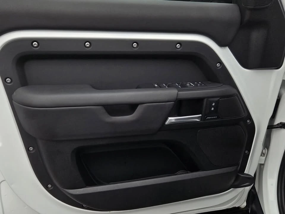 2025 Land Rover Defender L663 - Image 9 of 20