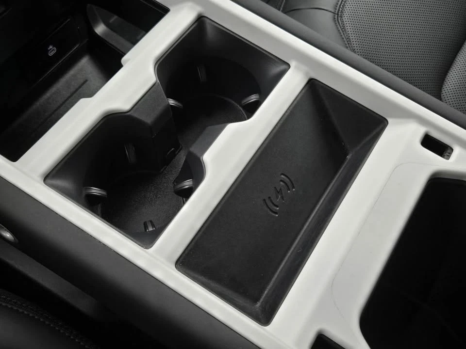 2025 Land Rover Defender L663 - Image 19 of 20