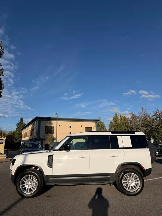 2025 Land Rover Defender L663 - Image 3 of 13