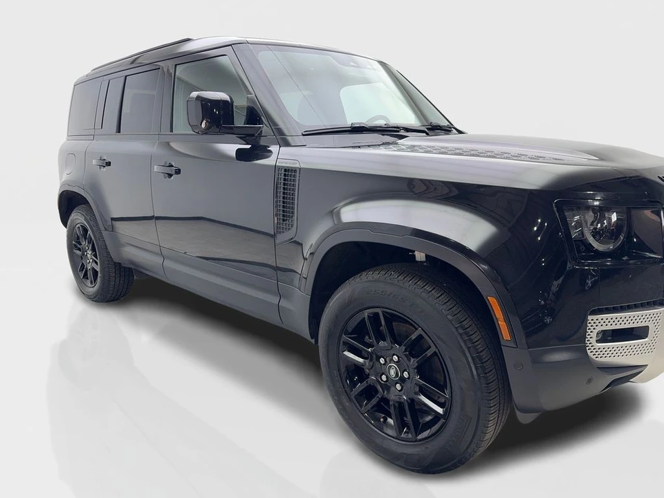 2025 Land Rover Defender L663 - Image 12 of 31