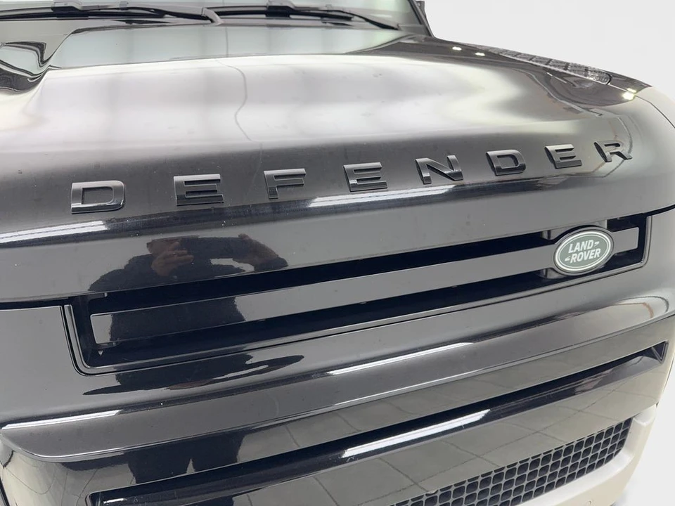 2025 Land Rover Defender L663 - Image 24 of 31