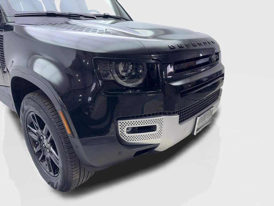 2025 Land Rover Defender L663 - Image 17 of 21